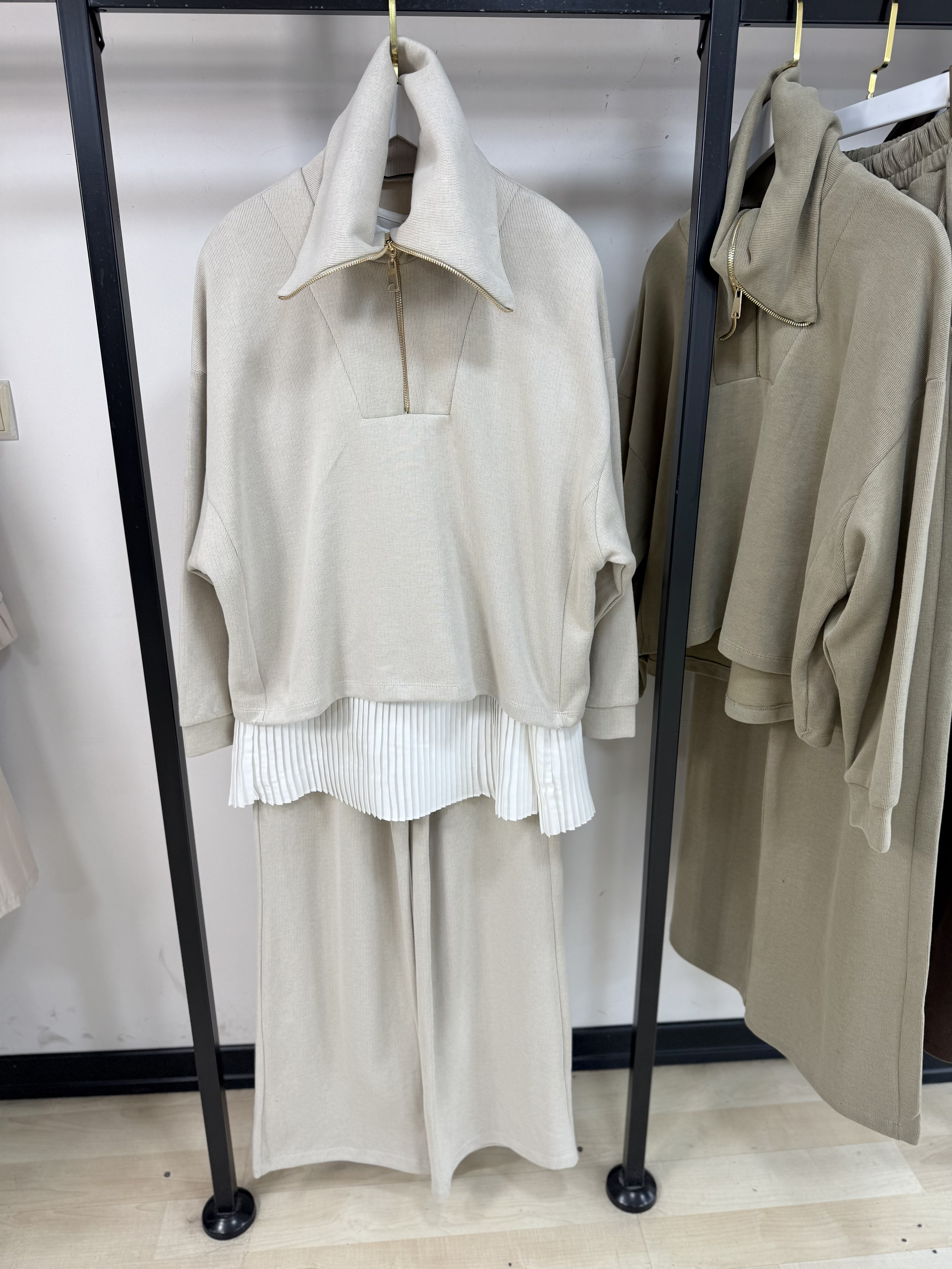  51218 TAKIM BEJ S | MISS PERRY | 3990000102835 | 